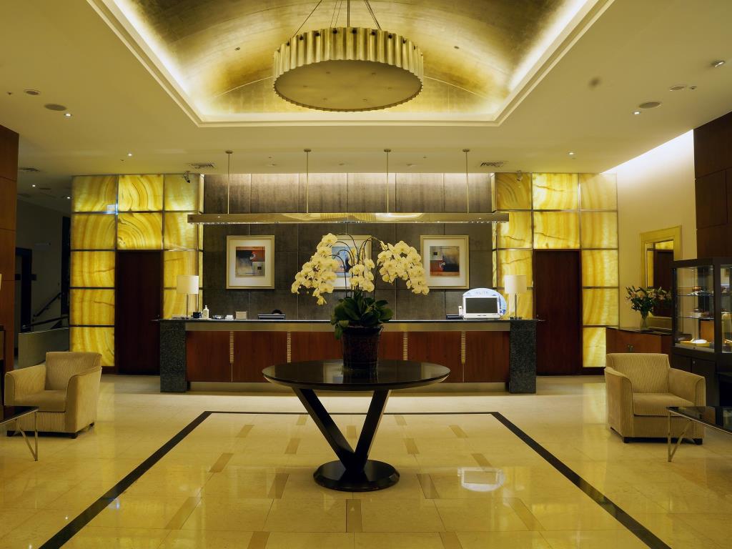 麗湖大飯店(City Lake Hotel)